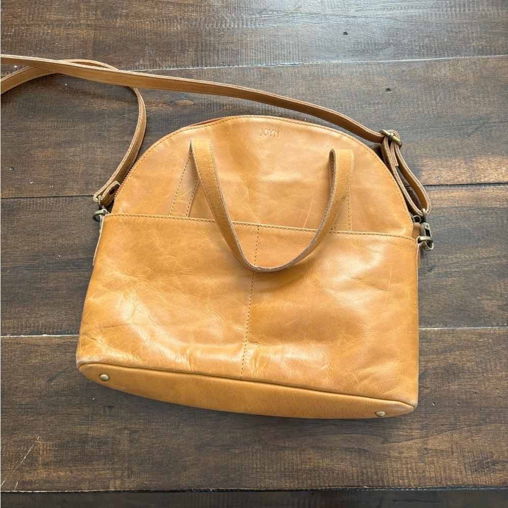Joyn halfmoon leather purse